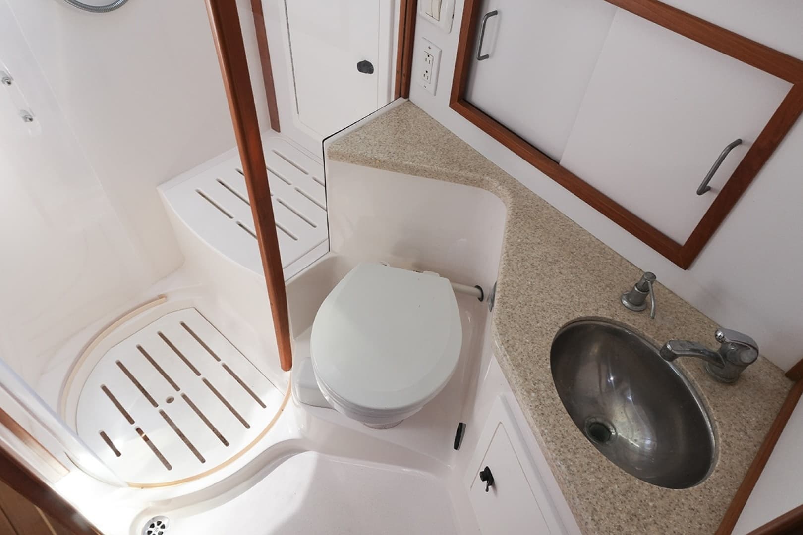 2006 Sabre 38 Hard Top Express - Image 33