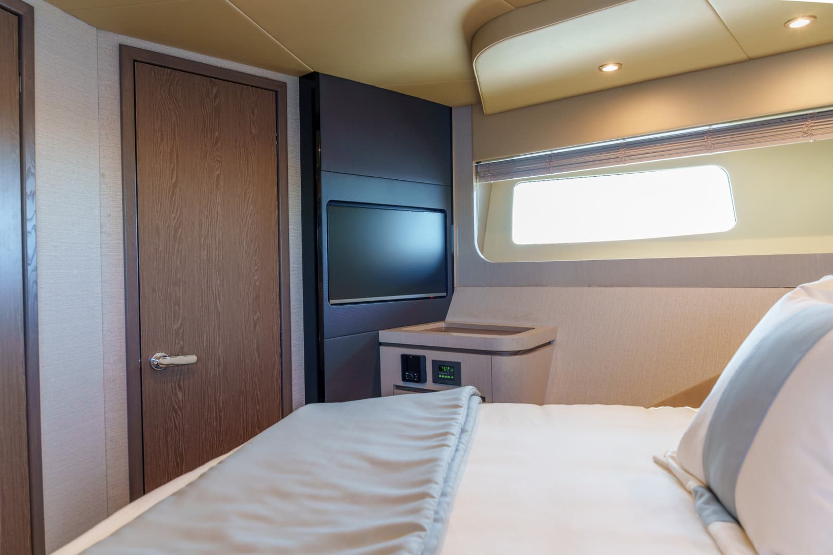 2026 Cruisers Yachts 50 FLY - Image 43
