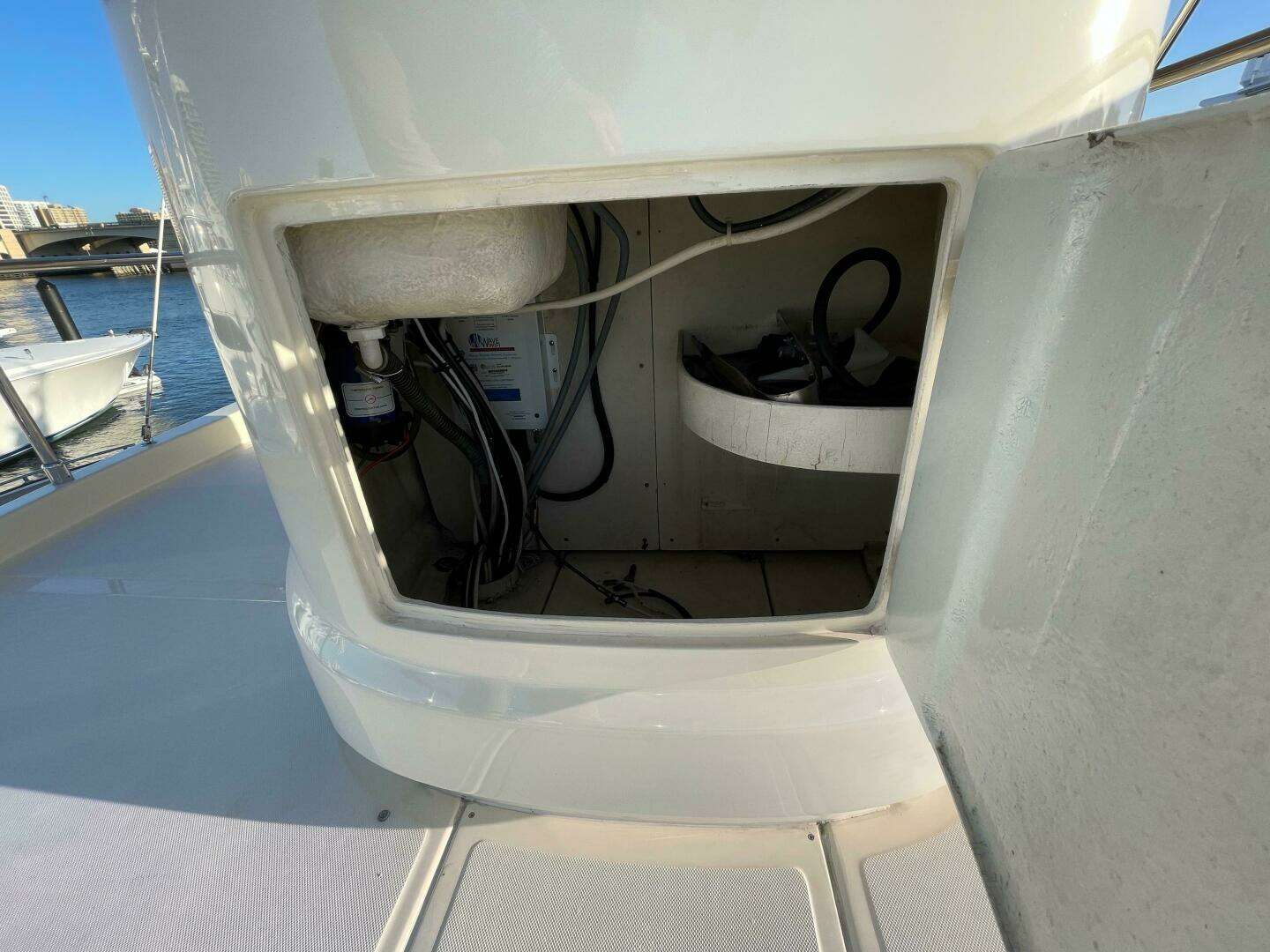 2006 Mochi Craft 74' Dolphin - Image 44
