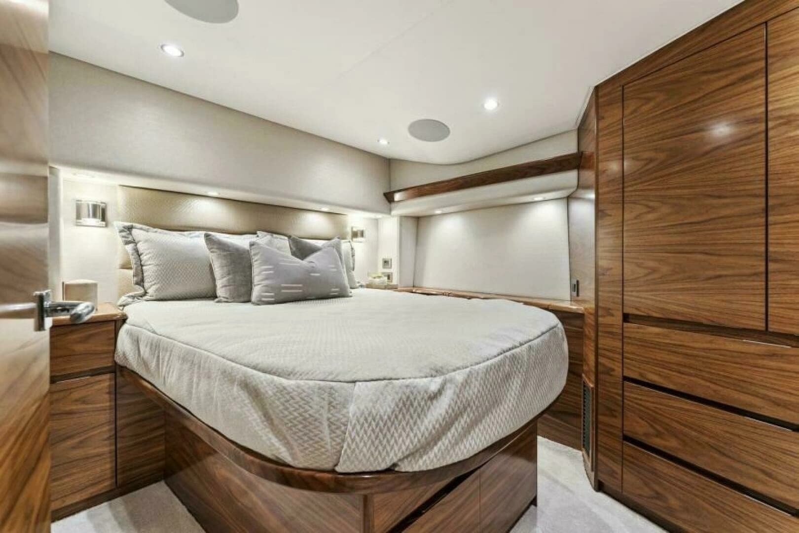 2027 Viking 50 Convertible - Image 5
