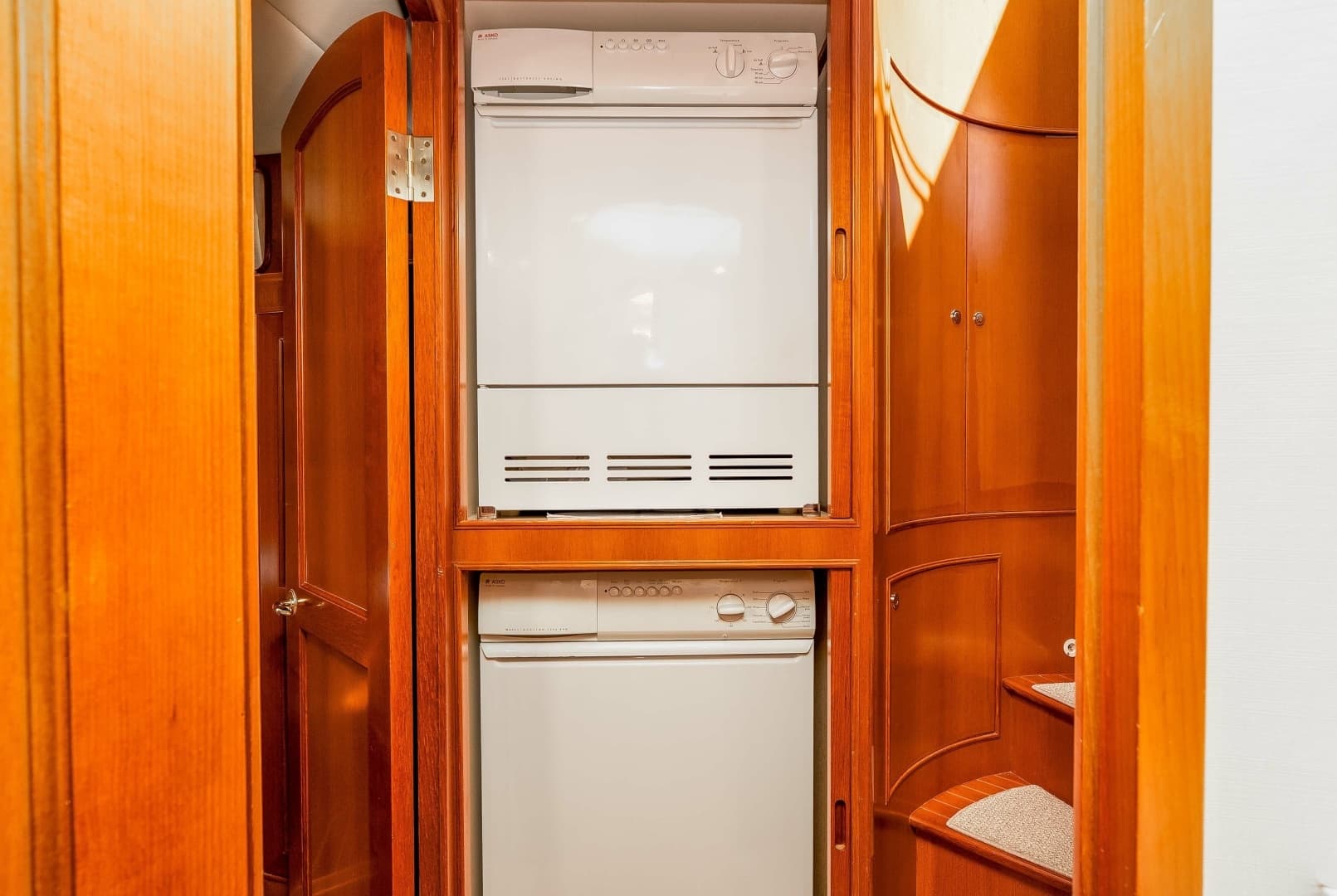 2005 Offshore Yachts Pilothouse - Image 35