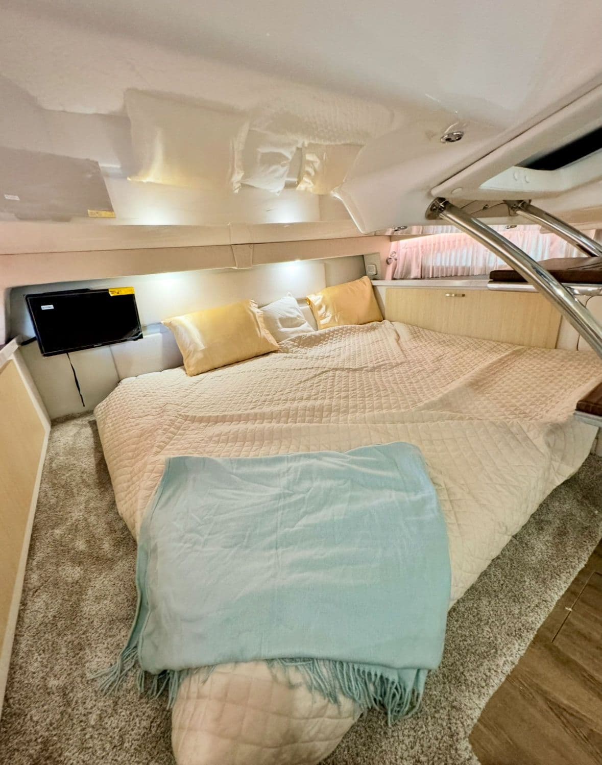 2025 REGAL 33 EXPRESS - Image 29