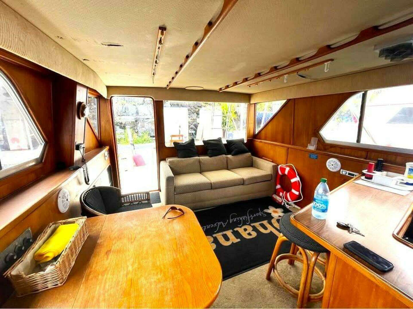 1986 Chris-Craft 422 COMMANDER - Image 12