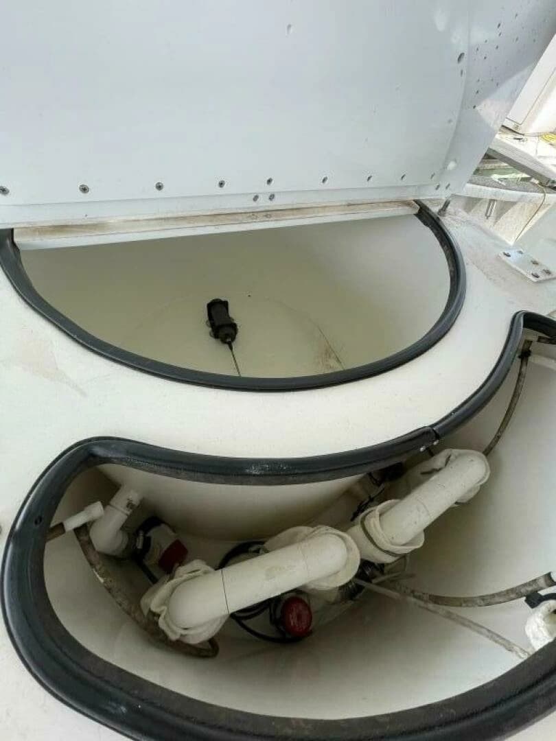 1997 Custom 31 Center Console - Image 19