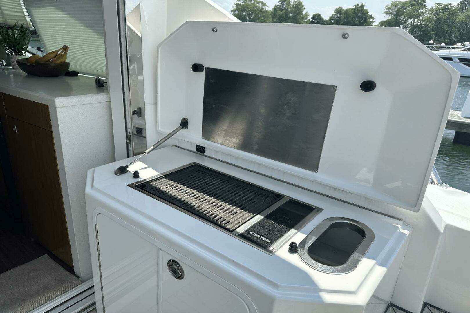 2016 Cruisers Yachts Cantius - Image 5