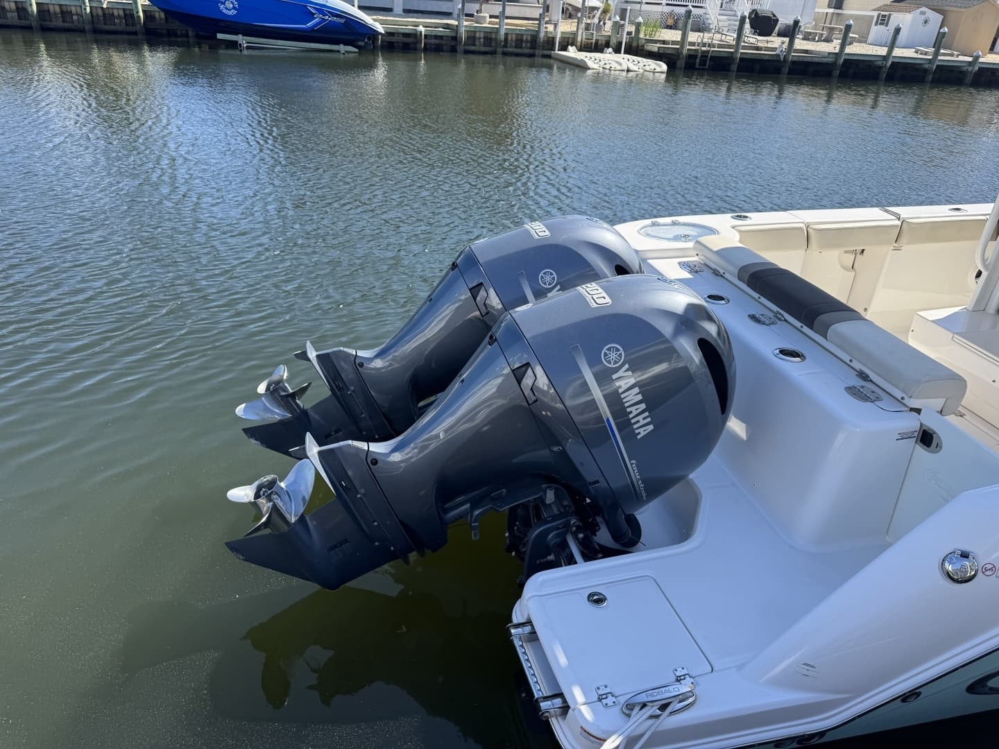 2020 Robalo R272 Center Console - Image 8
