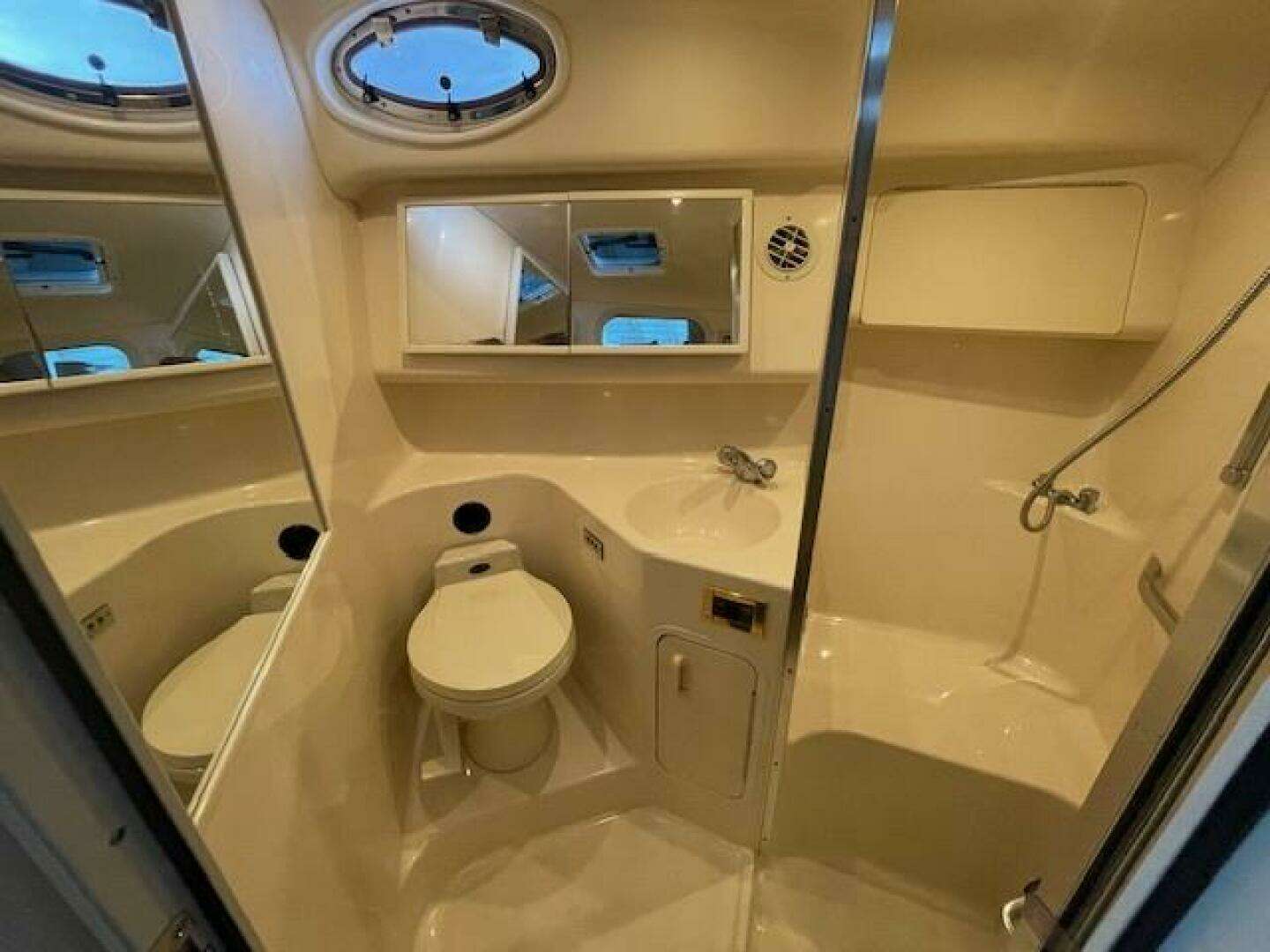 1998 Sea Ray 370 Sundancer - Image 33