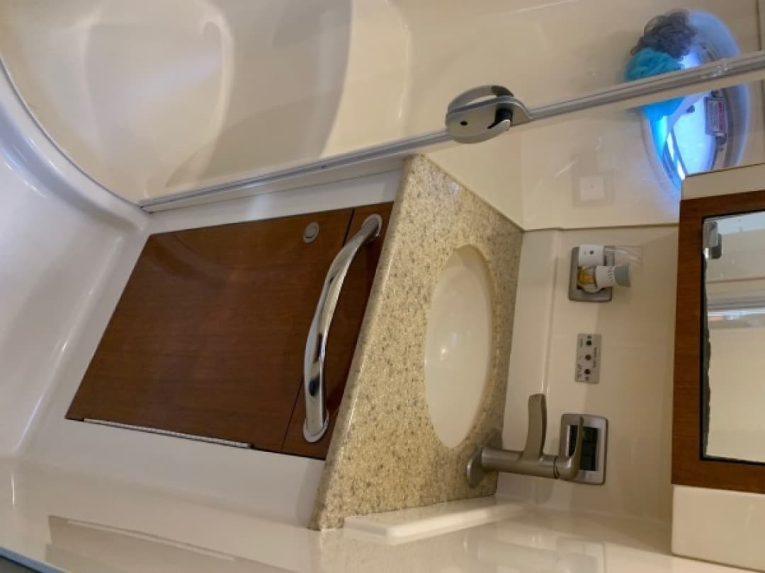 2004 Sea Ray 390 Motor Yacht - Image 77