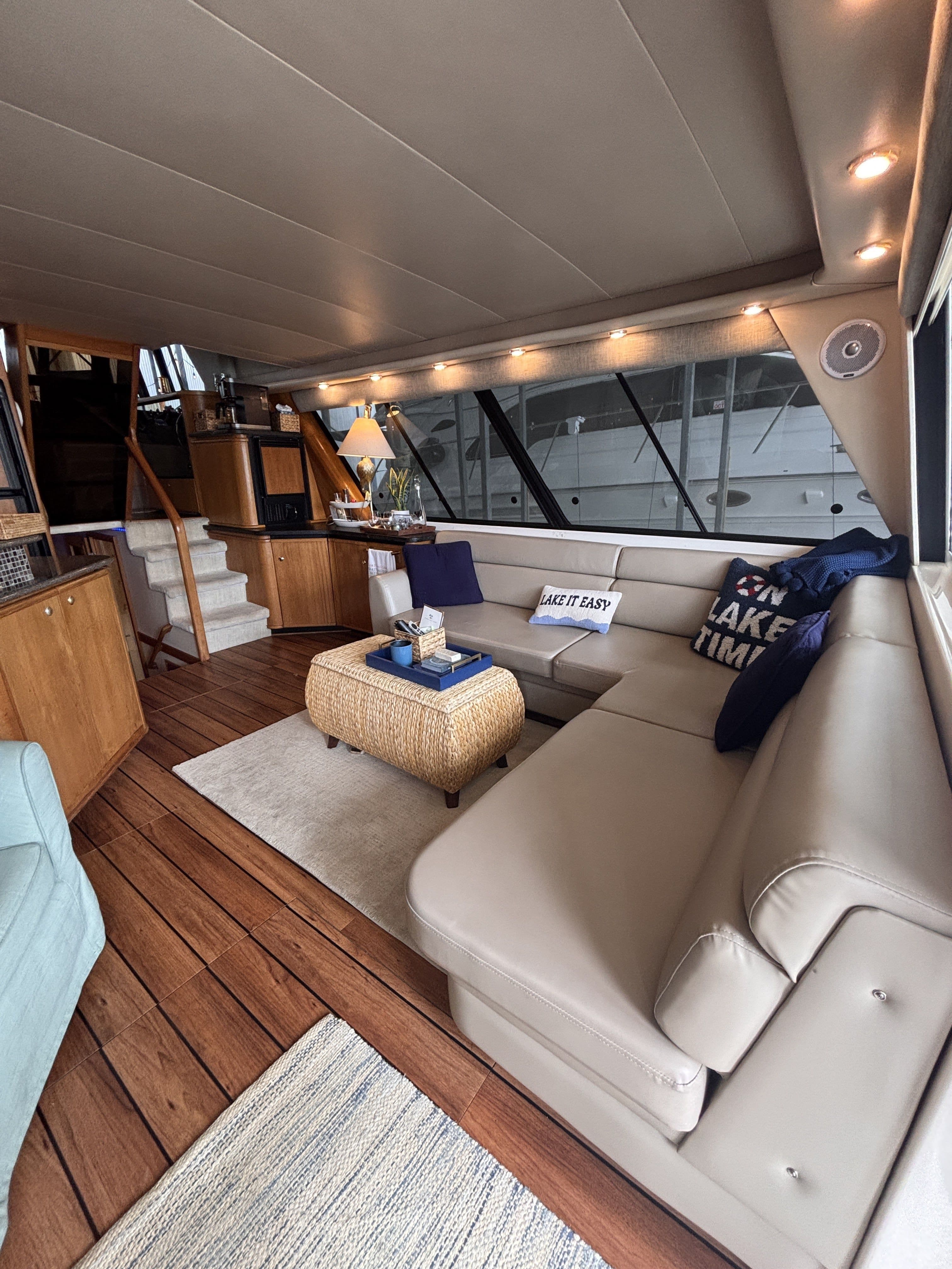 1999 Bayliner 4788 Pilot House Motoryacht - 24