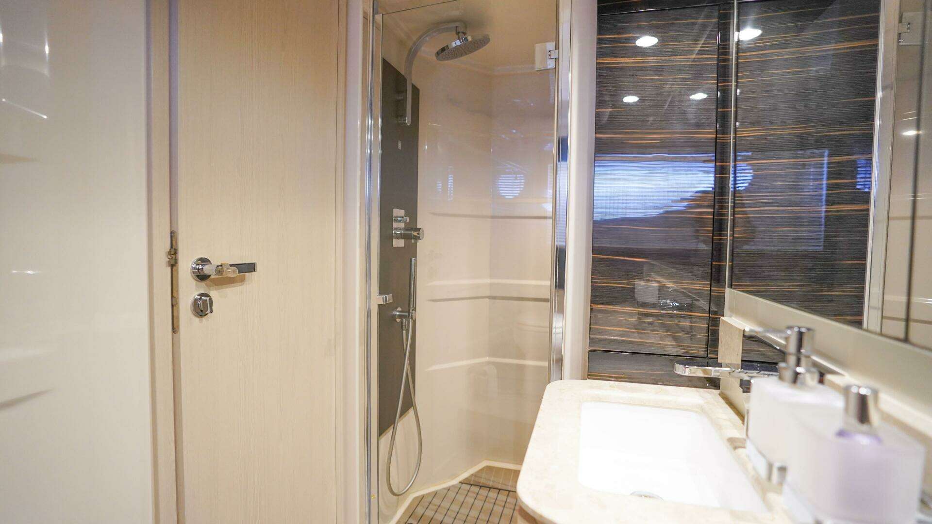 2017 Azimut 66 Flybridge - Image 48