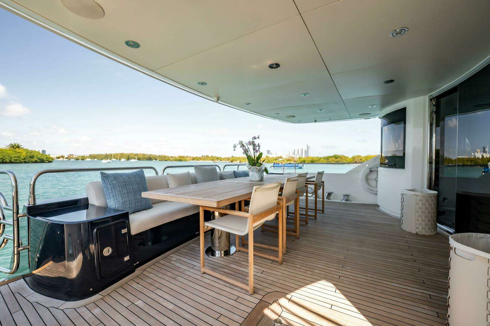 2011 Sunseeker 34 Metre Yacht - Image 12