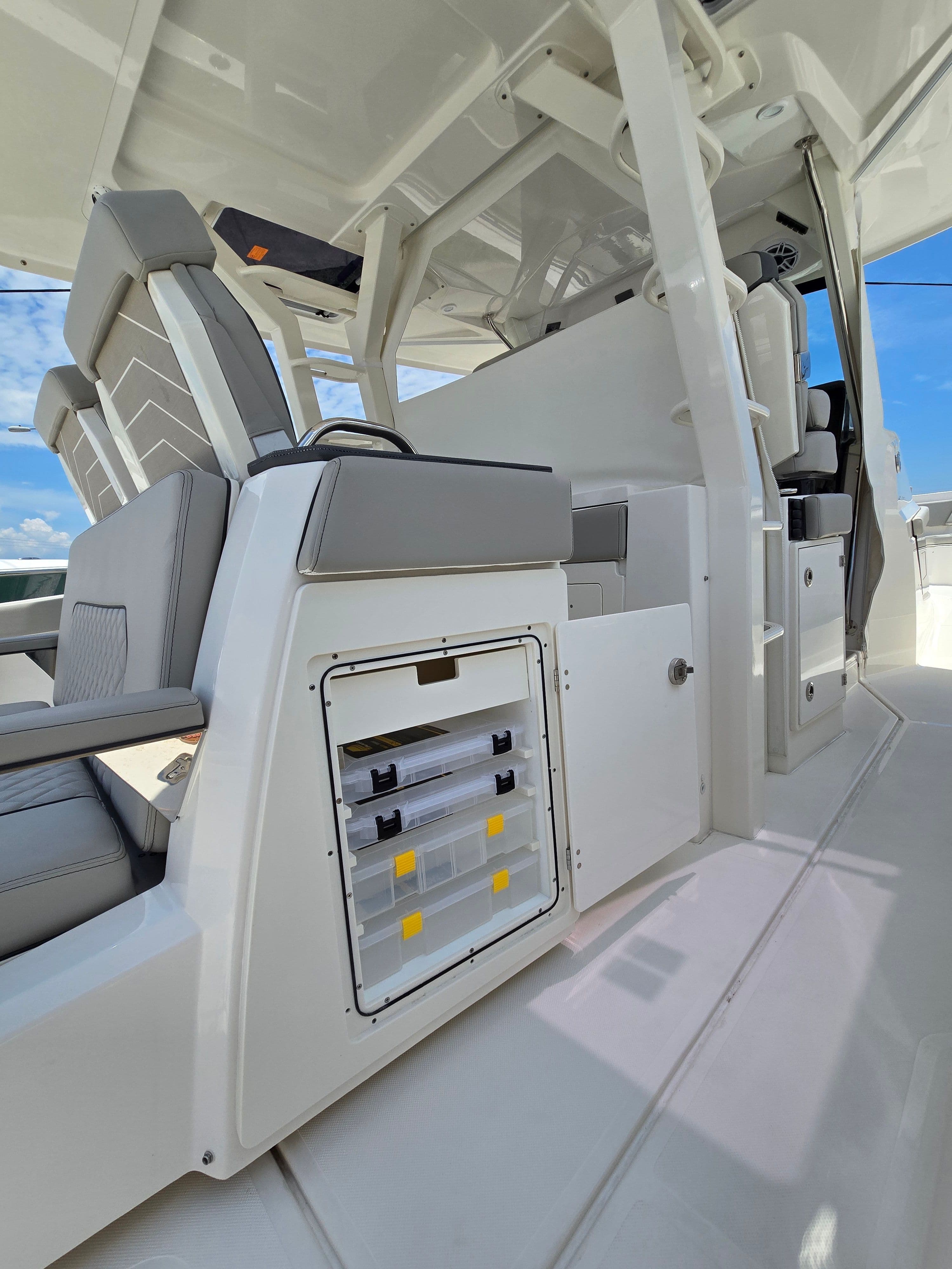 2025 PURSUIT 428 S - Image 38
