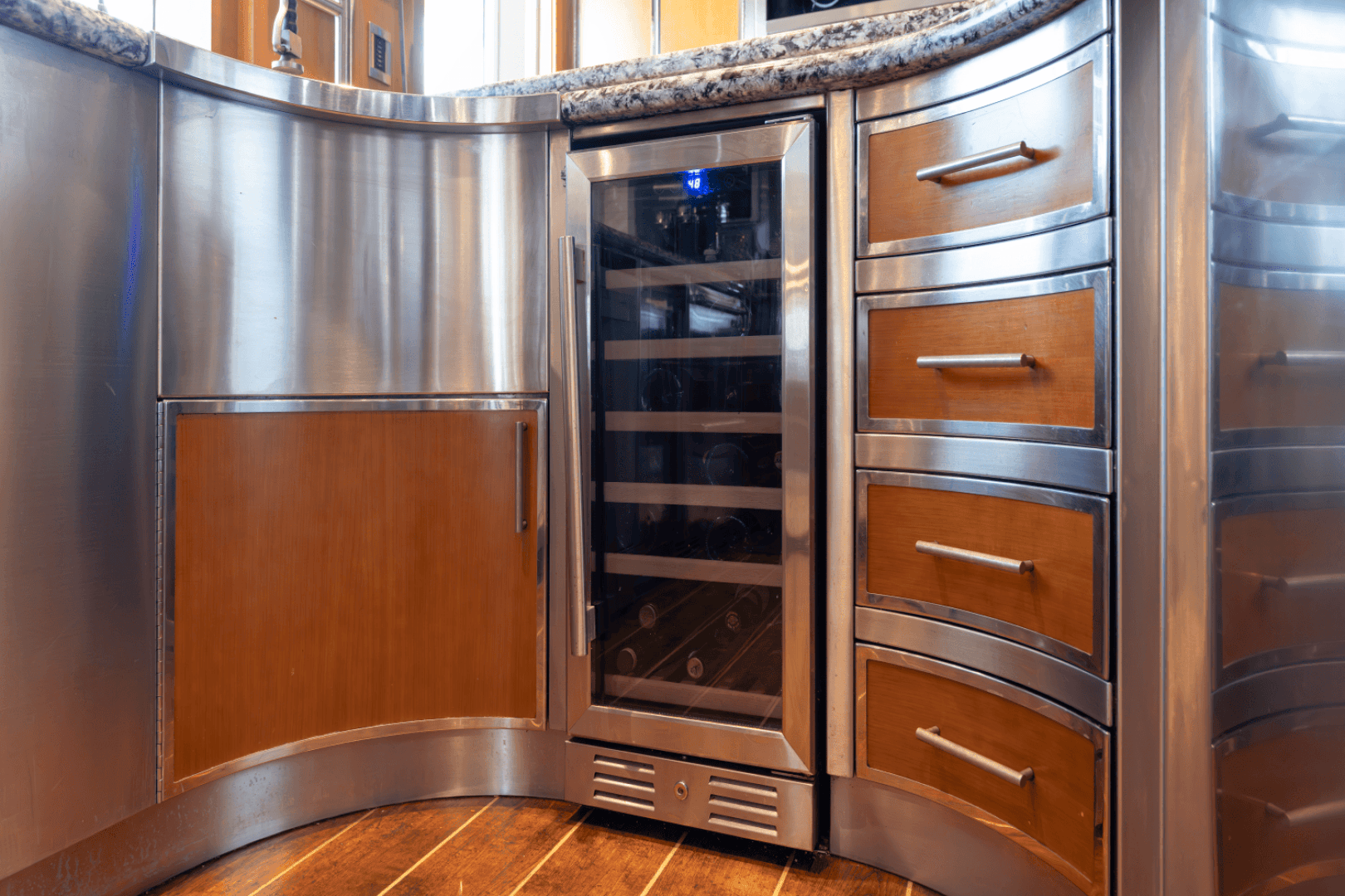 2014 Westport 40M - Image 70