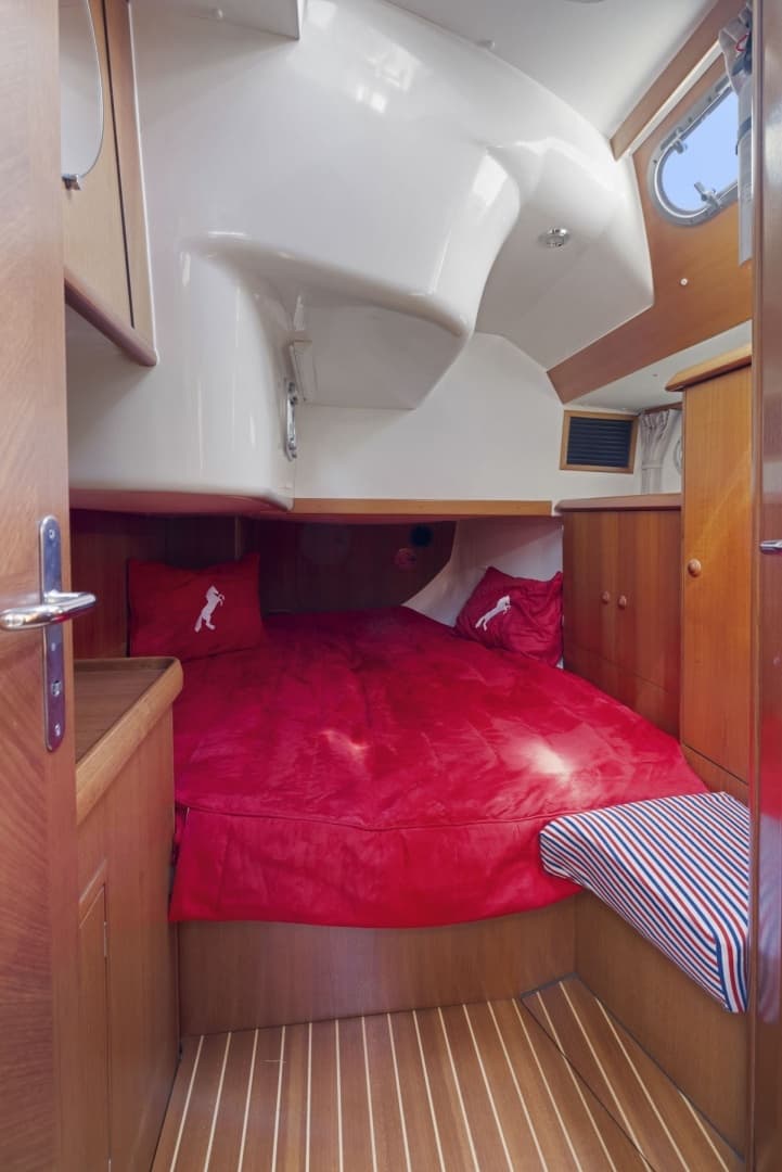 2001 Jeanneau — - Image 40