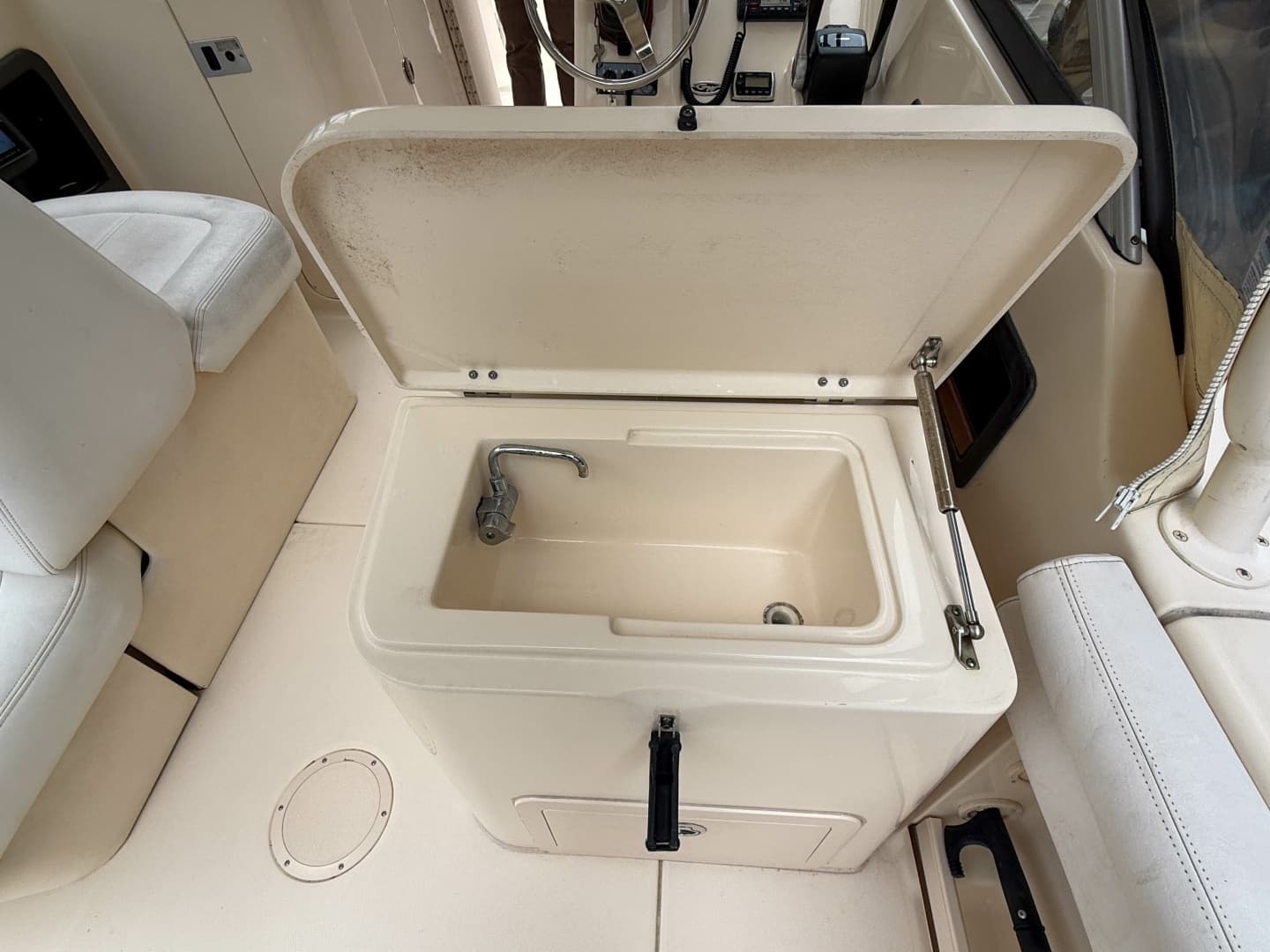 2015 Grady-White Freedom 275 - Image 27
