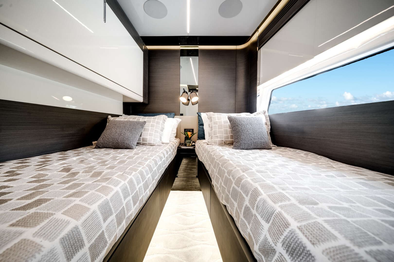 2020 Azimut S8 - Image 53