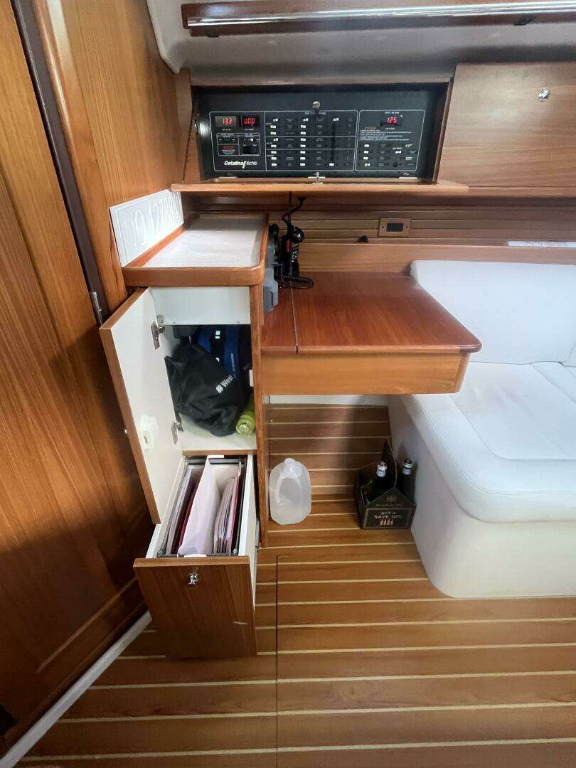 2017 Catalina 355 - Image 22