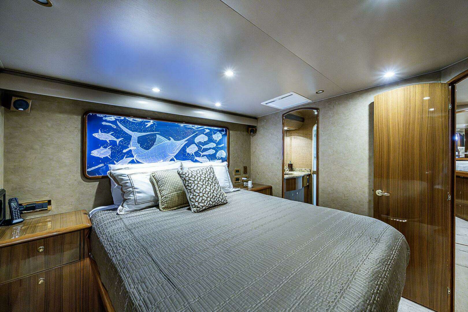 2007 Viking 64 Convertible - Image 19
