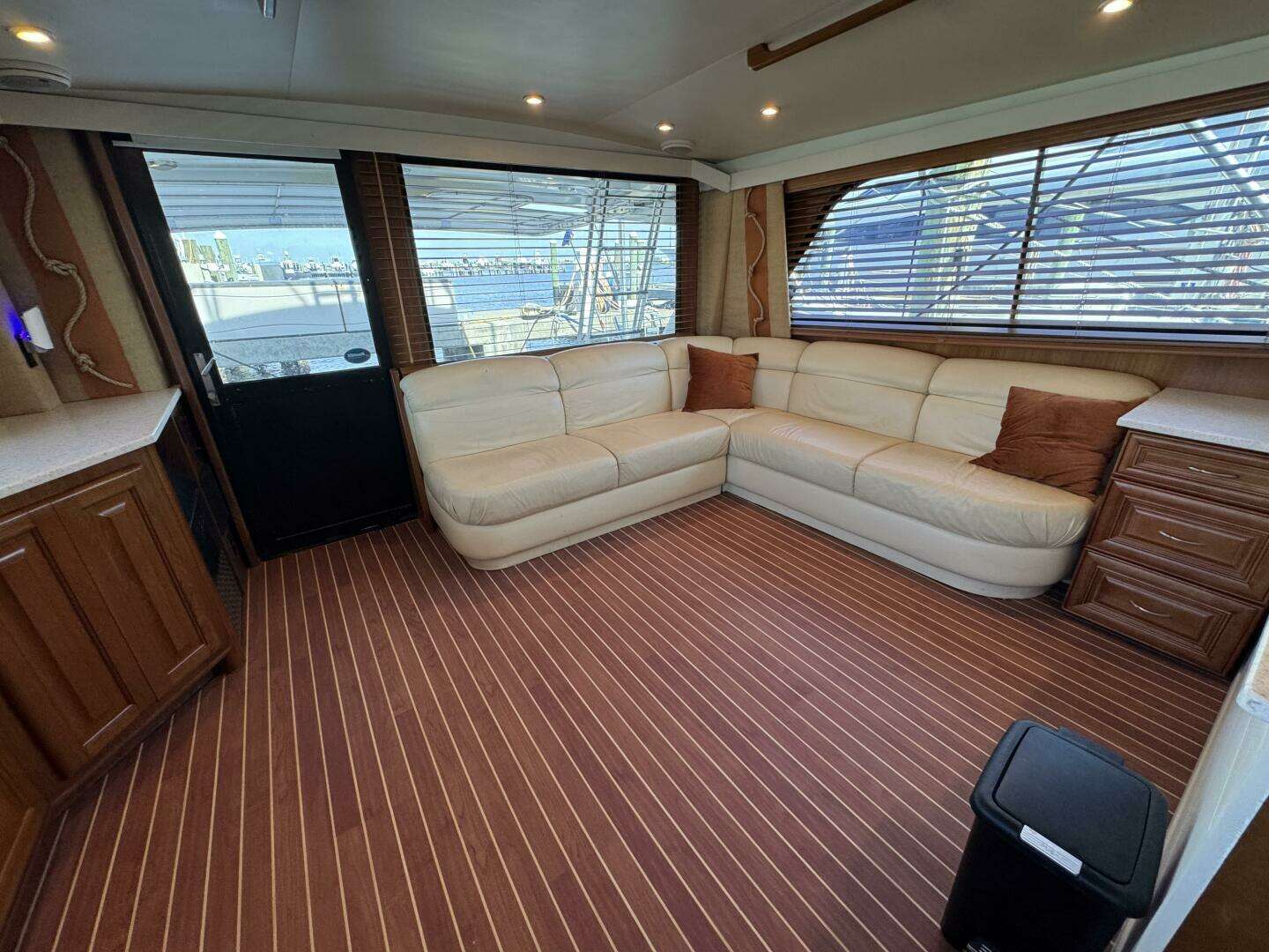 1995 Viking 58 Convertible - Image 18