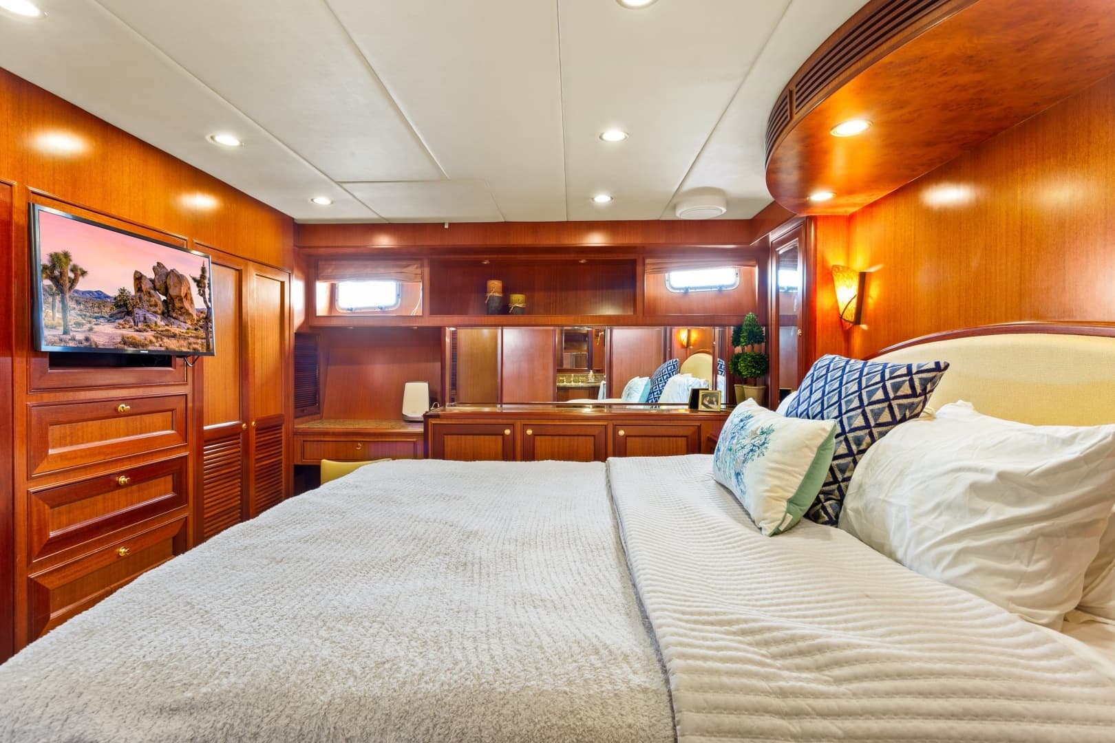 2005 Offshore Yachts Offshore 66 - Image 18