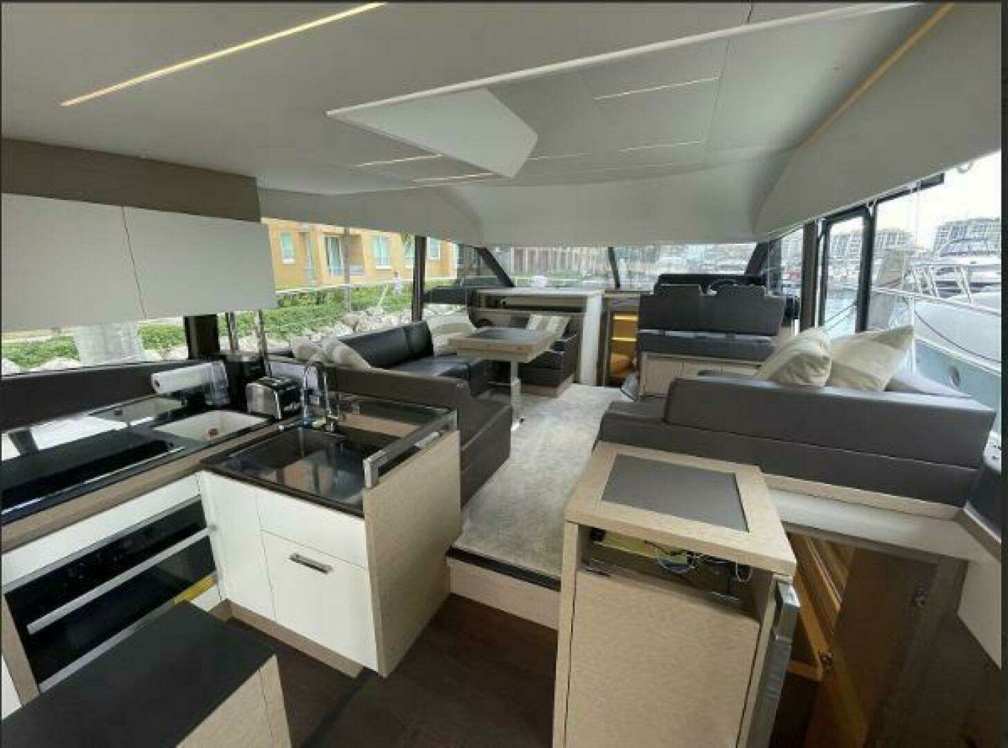 2018 Prestige 520 - Image 12