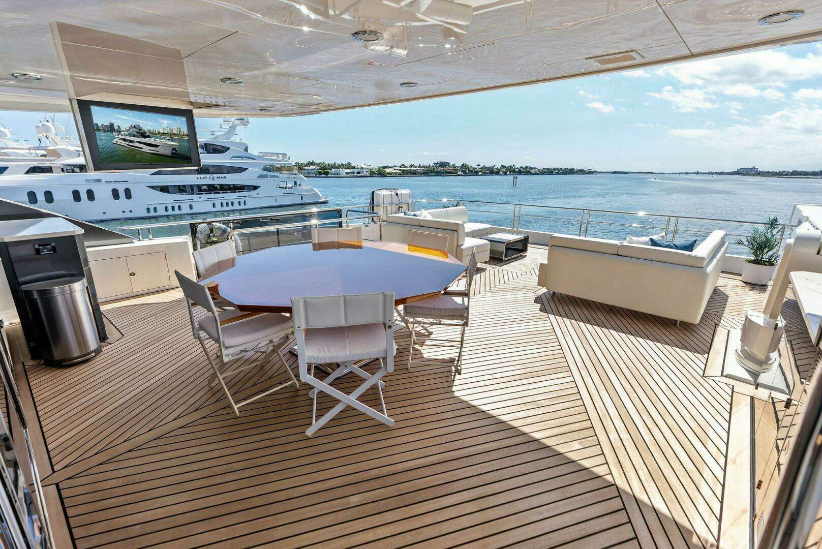 2024 Ocean Alexander 35 Revolution - Image 13