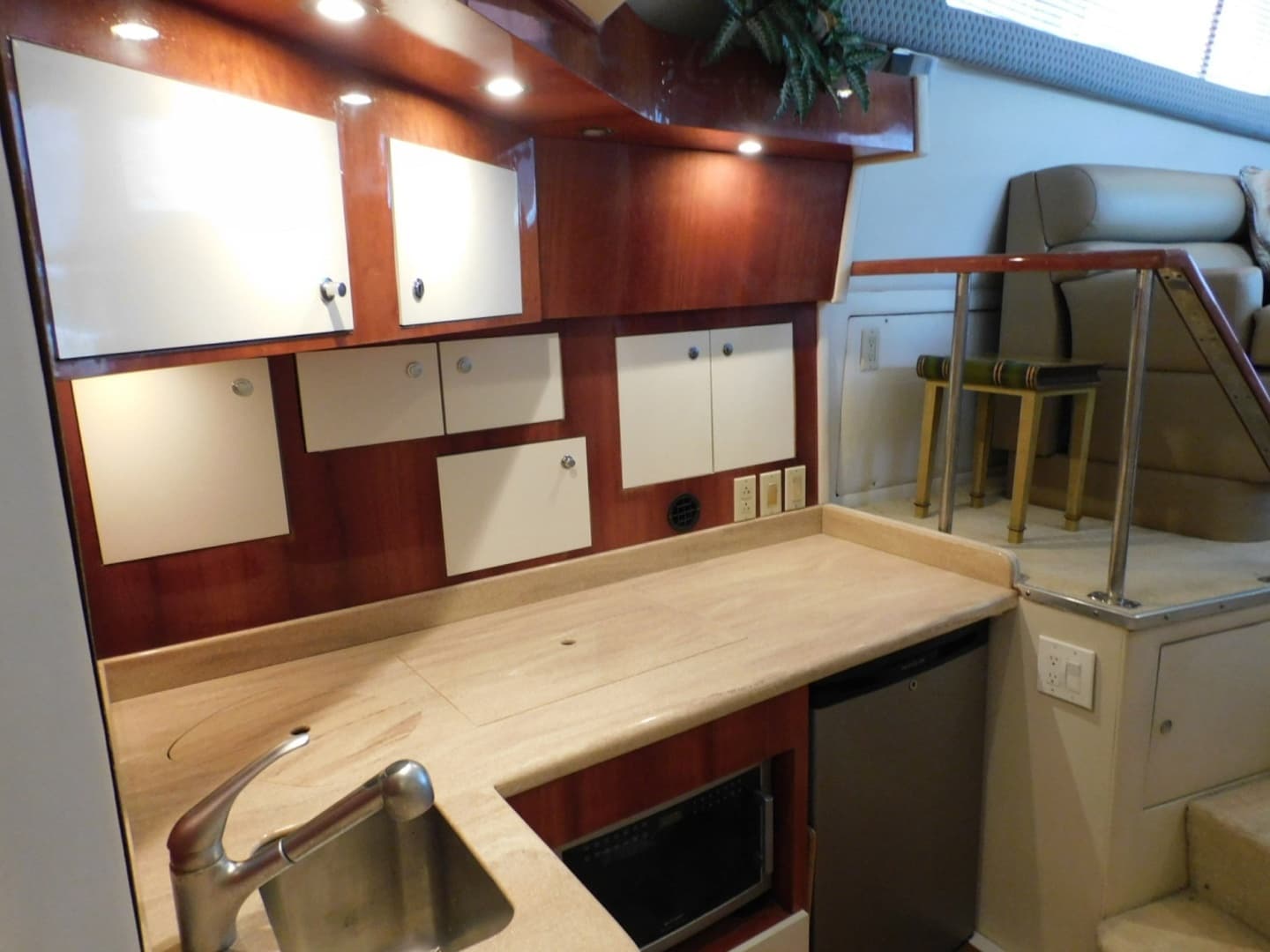 1987 Sea Ray 460 Convertible - Image 31