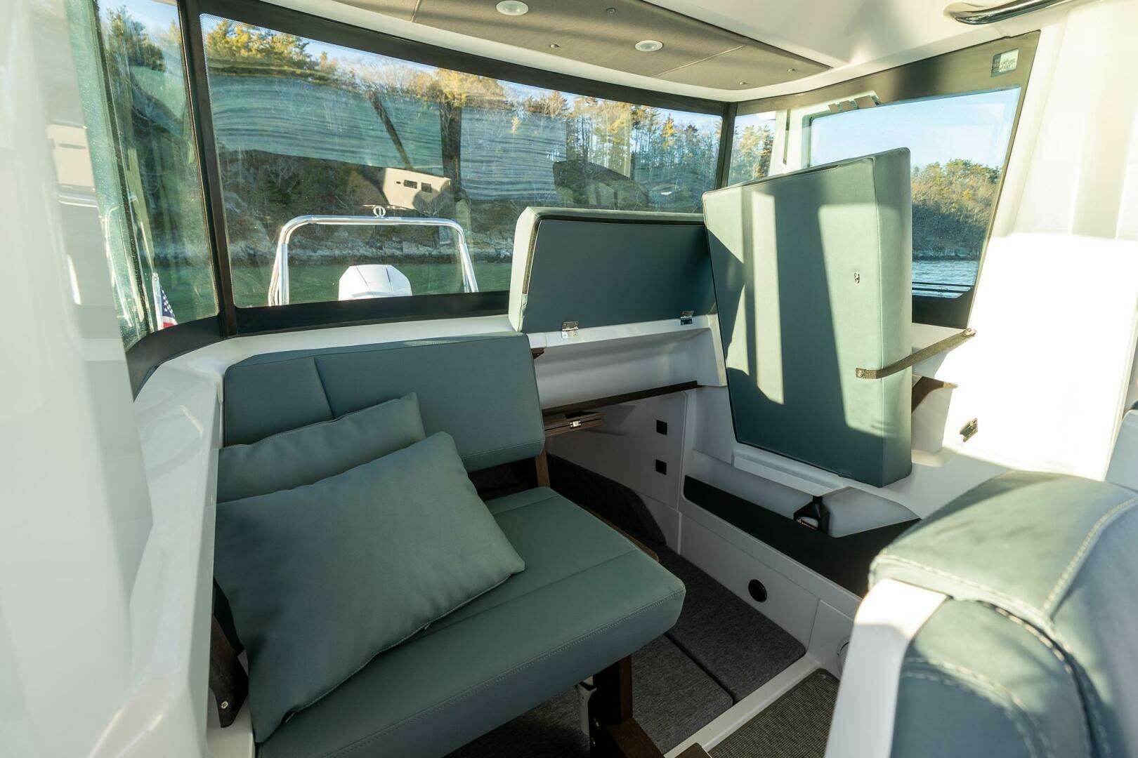 2026 Axopar Cross Cabin - Image 22