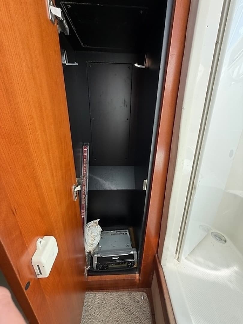 2005 Rampage 33 Express - Image 39