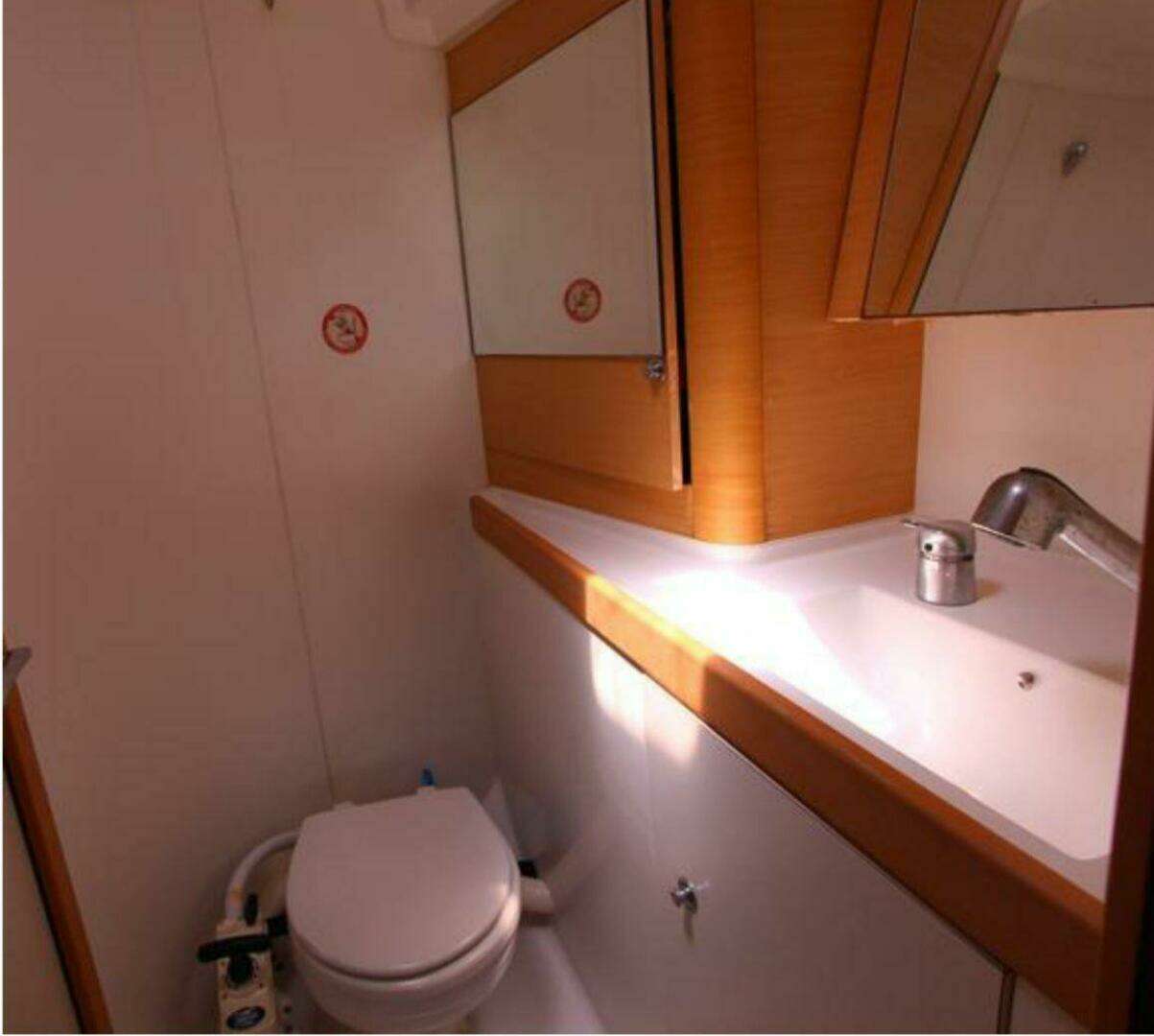 2009 Beneteau First 40 - Image 14