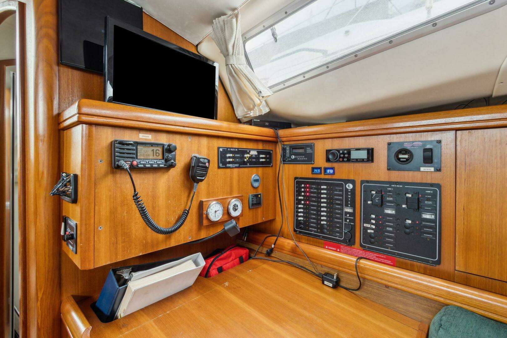 2003 Hunter 356 - Image 32