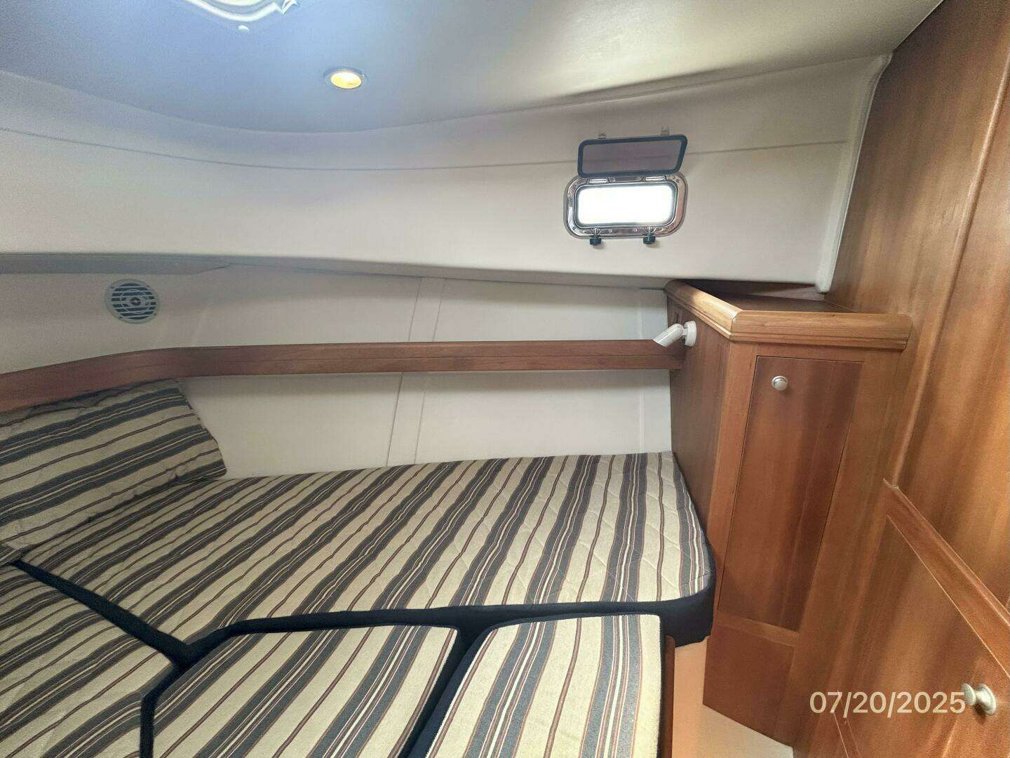 2006 Mainship Pilot - Image 39