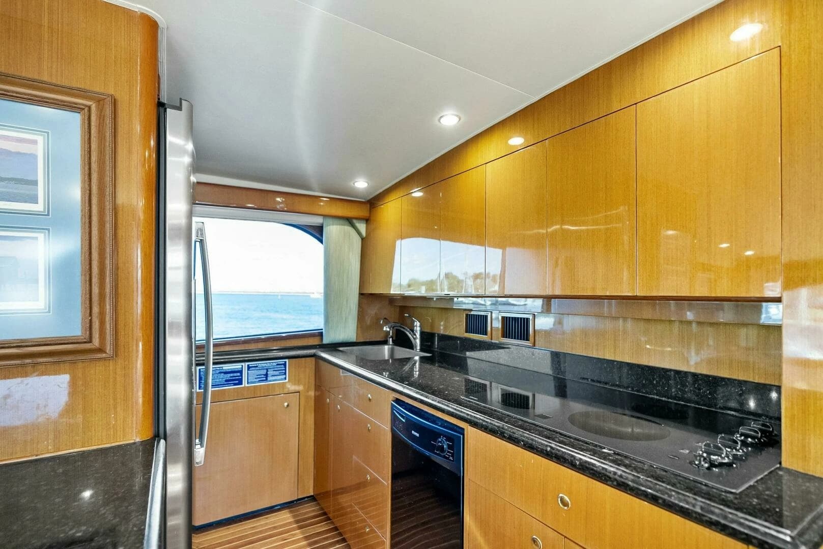 2002 Viking 65 Convertible - Image 24