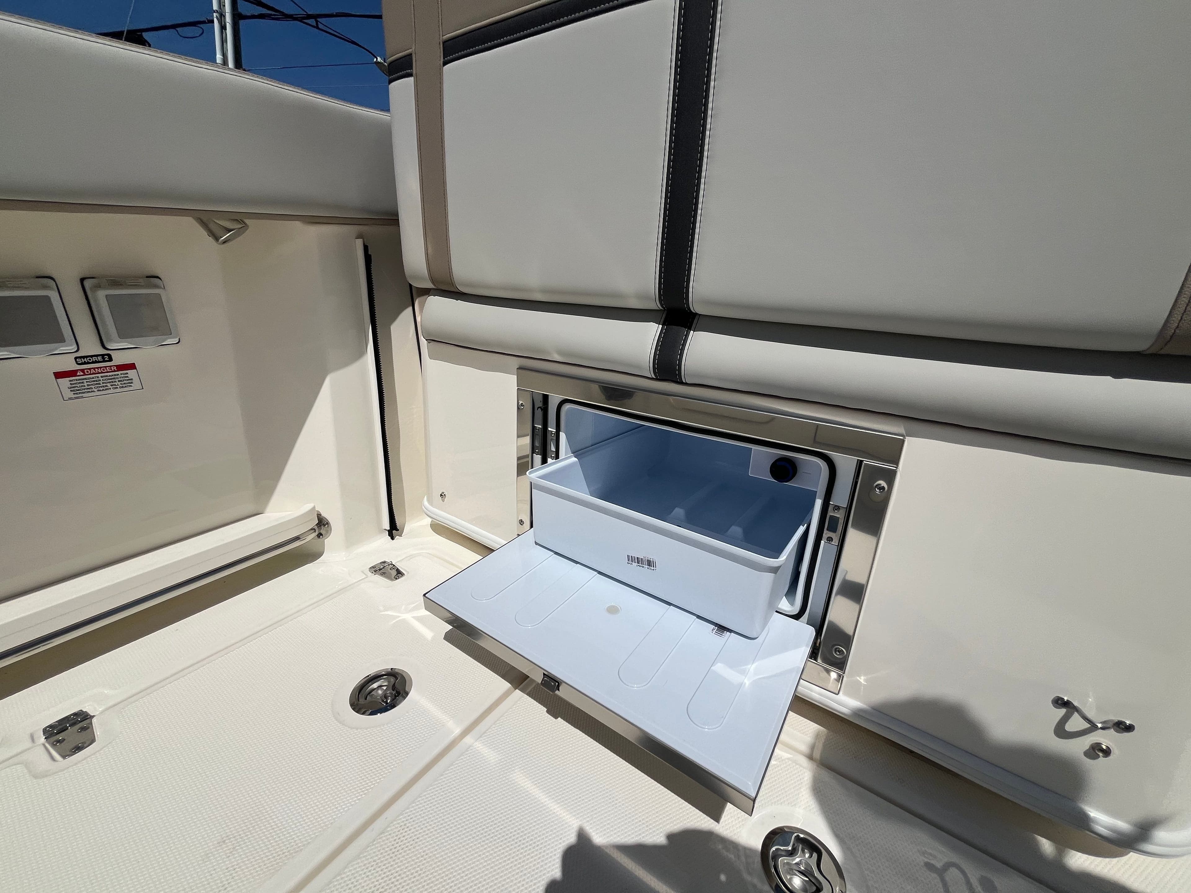2026 Boston Whaler 330 Vantage - 12