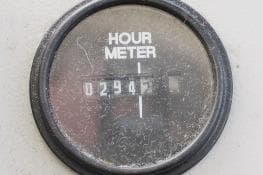Hour meter showing 2947 hours on a 2006 Trophy 2359 Pro.