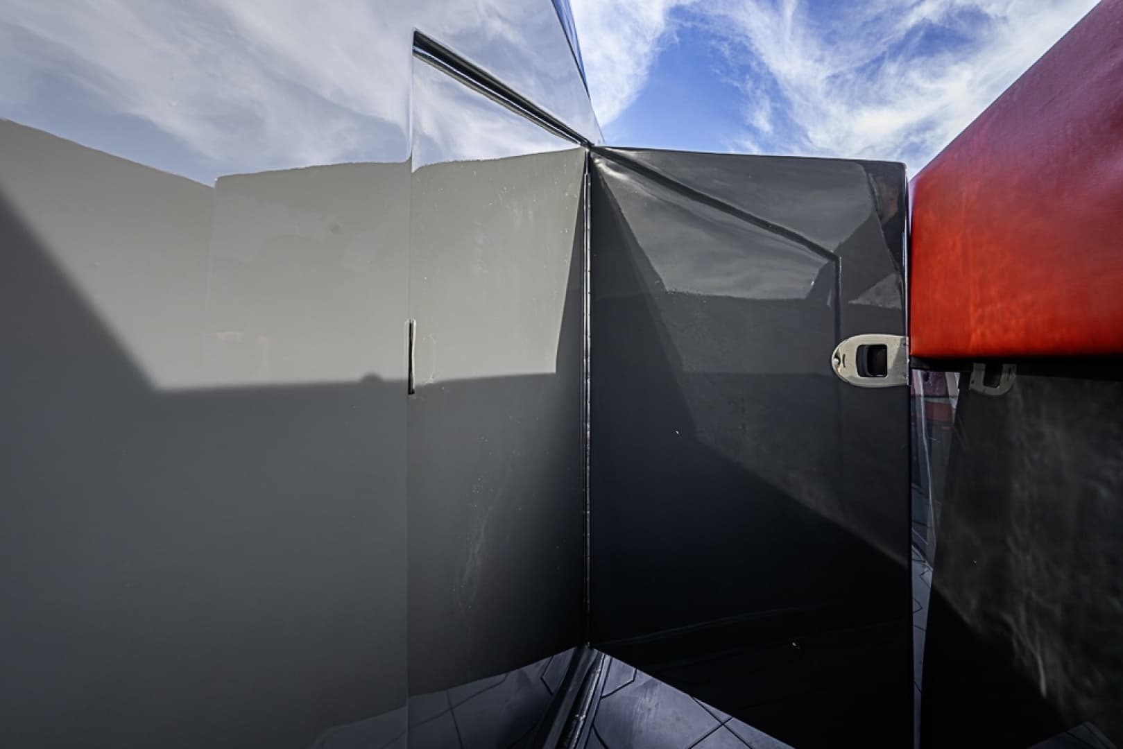 2021 Midnight Express Solstice - Image 16