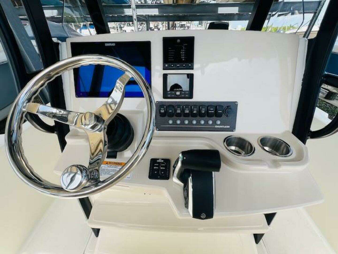 2023 Boston Whaler 250 Dauntless - Image 27