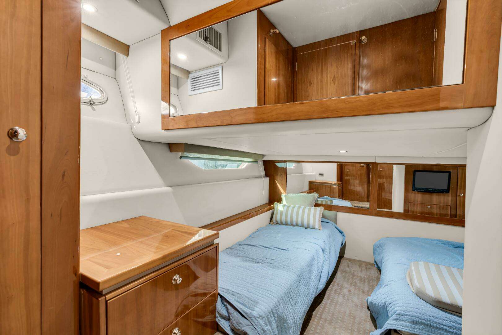 2014 Riviera 44 Sport Yacht - Image 56