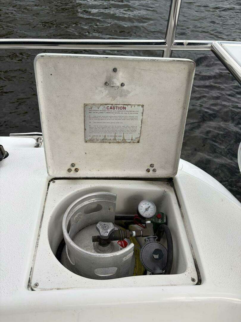 2004 Catalina 350 - Image 18