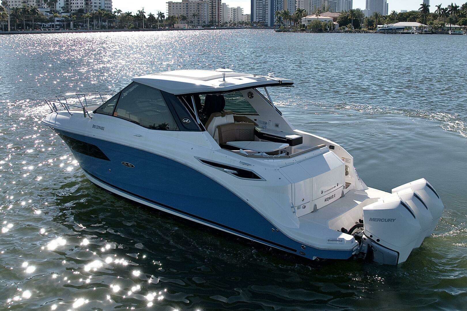 2022 Sea Ray Sundancer 320 - Image 3