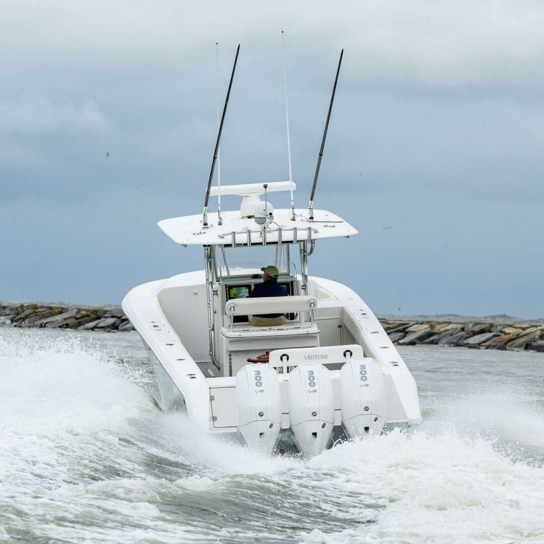 2008 Venture 39 Cuddy - Image 7