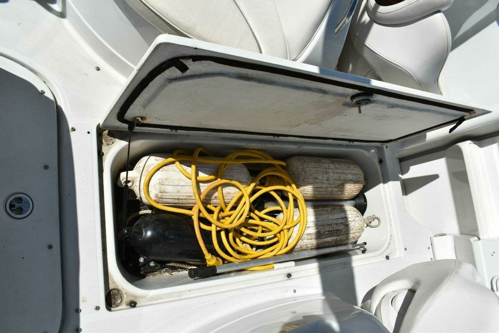 2005 Crownline 275 CCR - Image 40