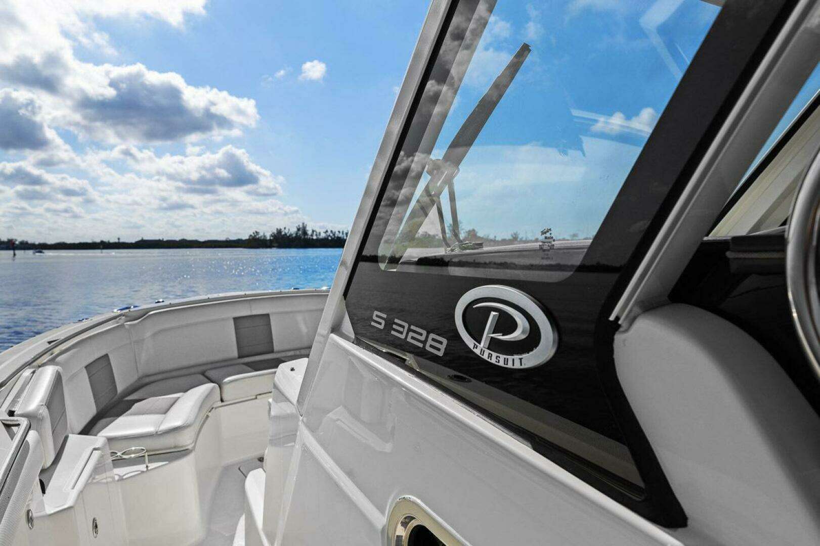 2021 Pursuit S328 - Image 14
