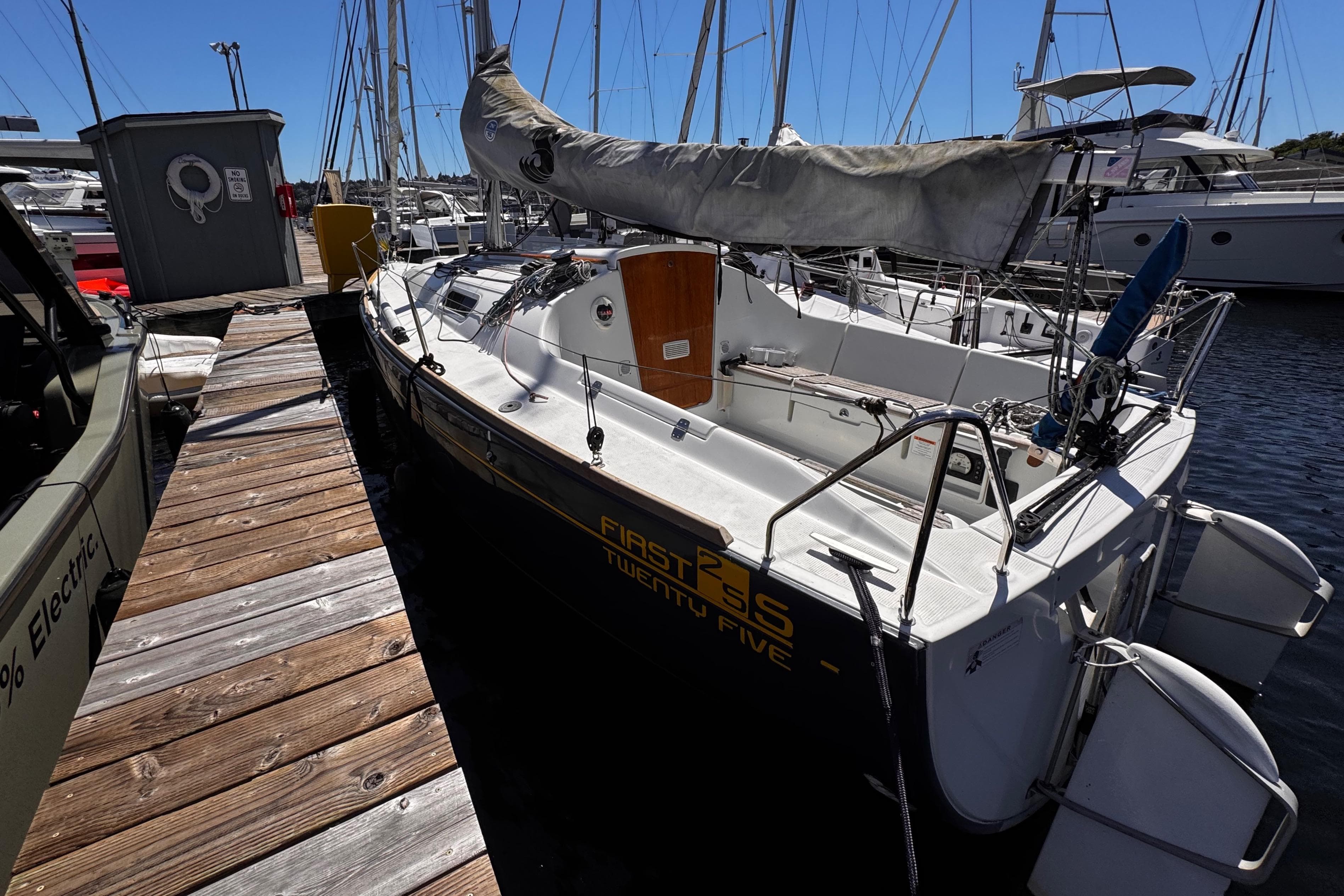 2014 Beneteau FIRST 25 S sailboat docked at marina, side view.