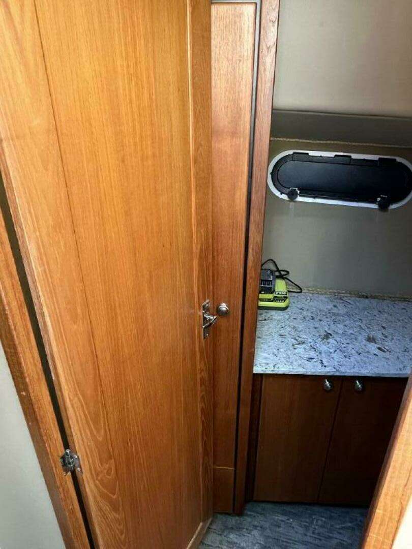 1996 Bayliner 3788 Command Bridge - Image 23