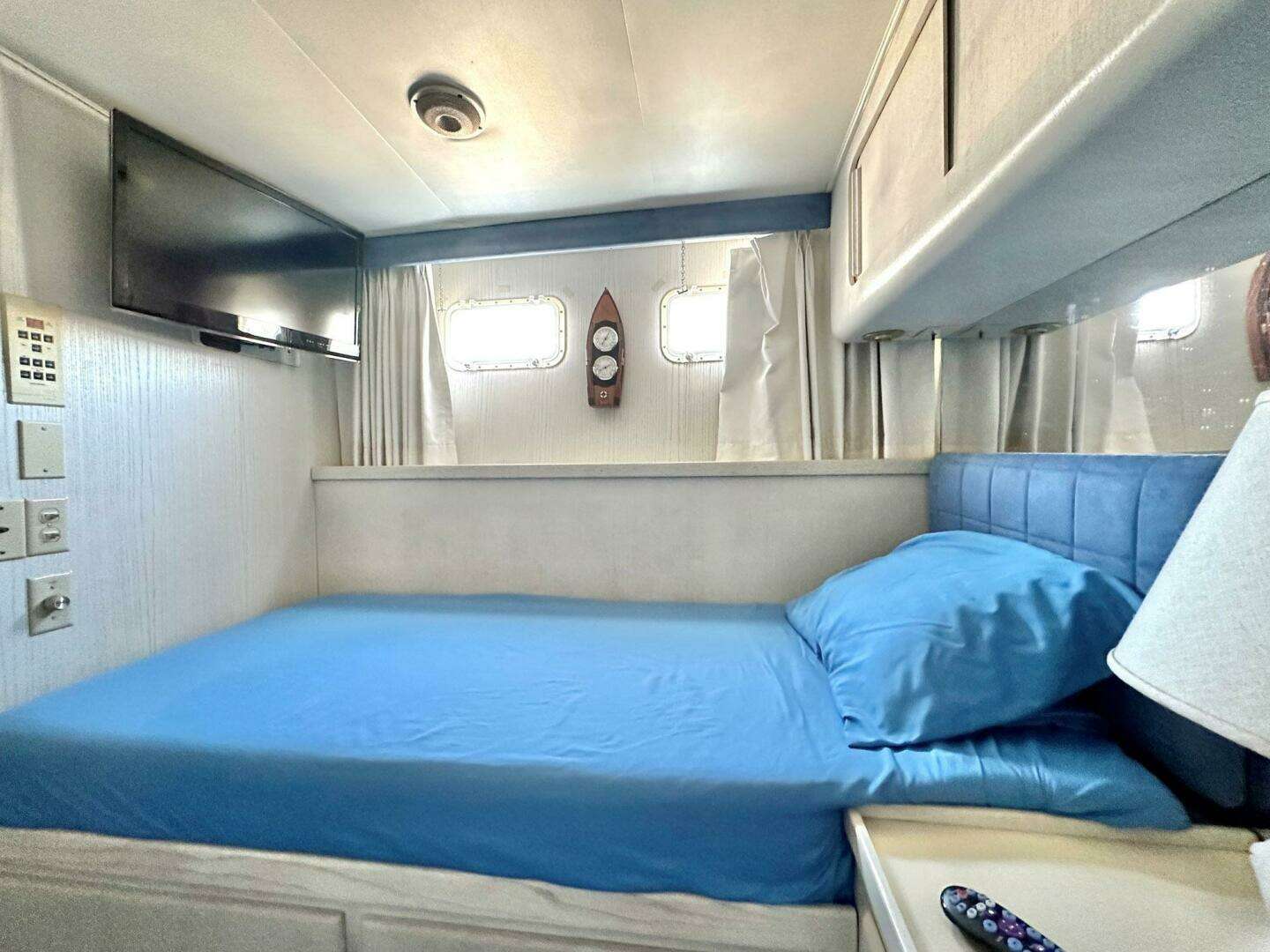 1987 Hatteras 54 MotorYacht - Image 22