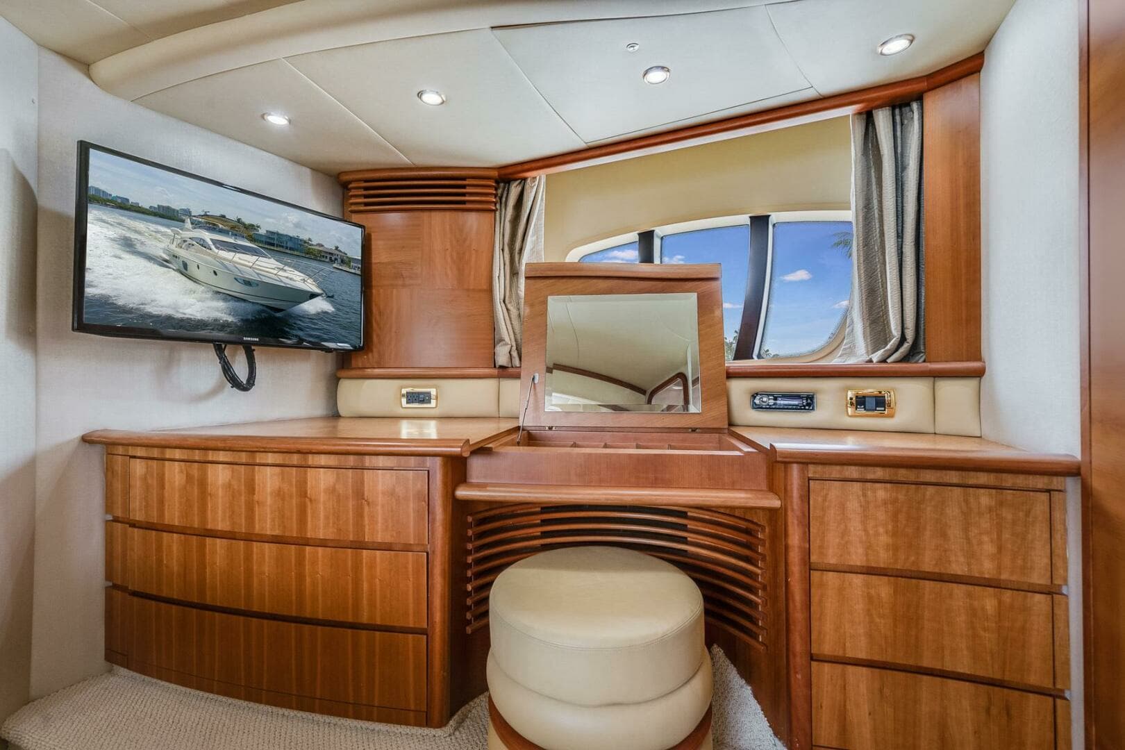 2009 Azimut 62E - Image 45