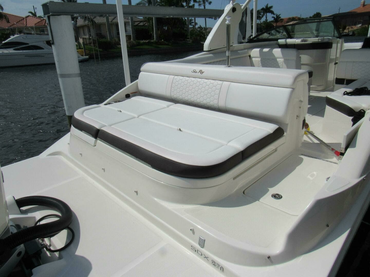 2019 Sea Ray SDX 270 Outboard - Image 10