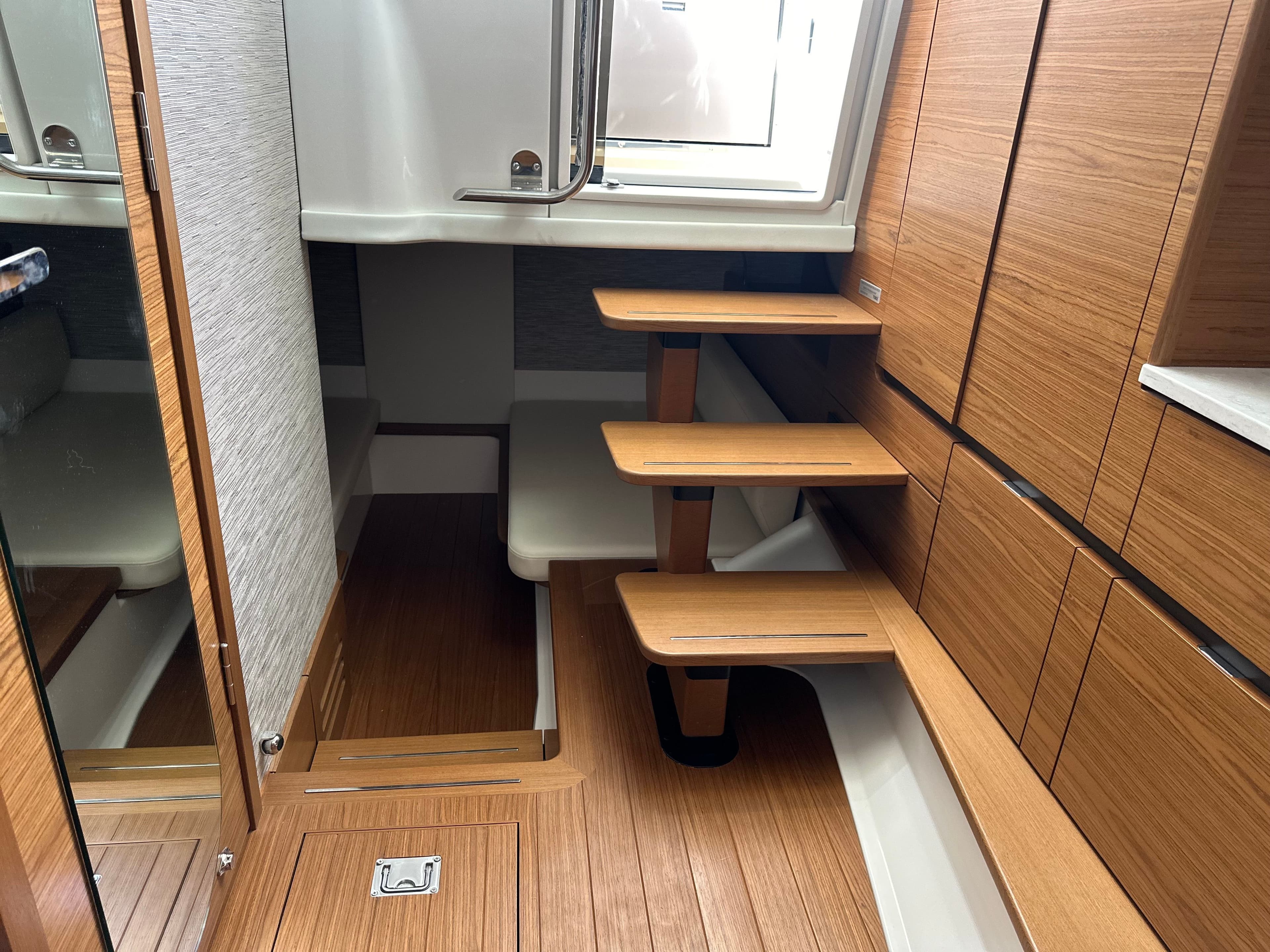 2026 TIARA YACHTS 39 LS - Image 34