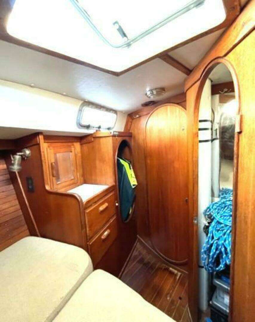 1986 J Boats Masthead Sloop - Image 6